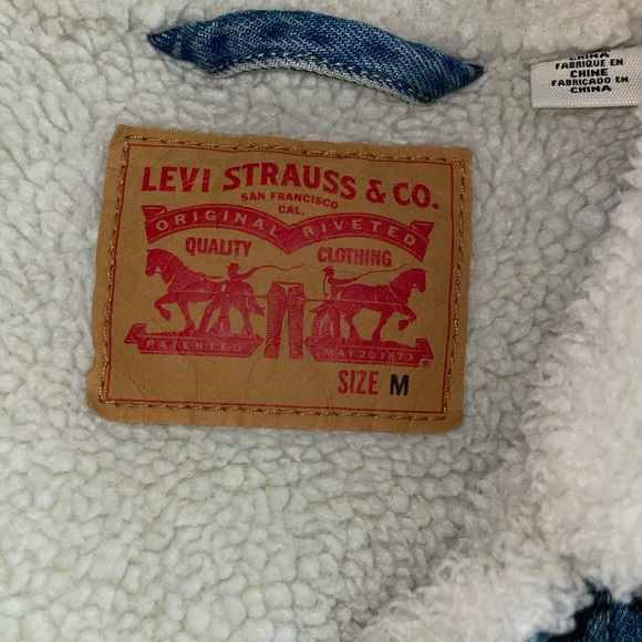 Levi Strauss & Co. Denim Jacket with White Fur - Picture 4 of 5